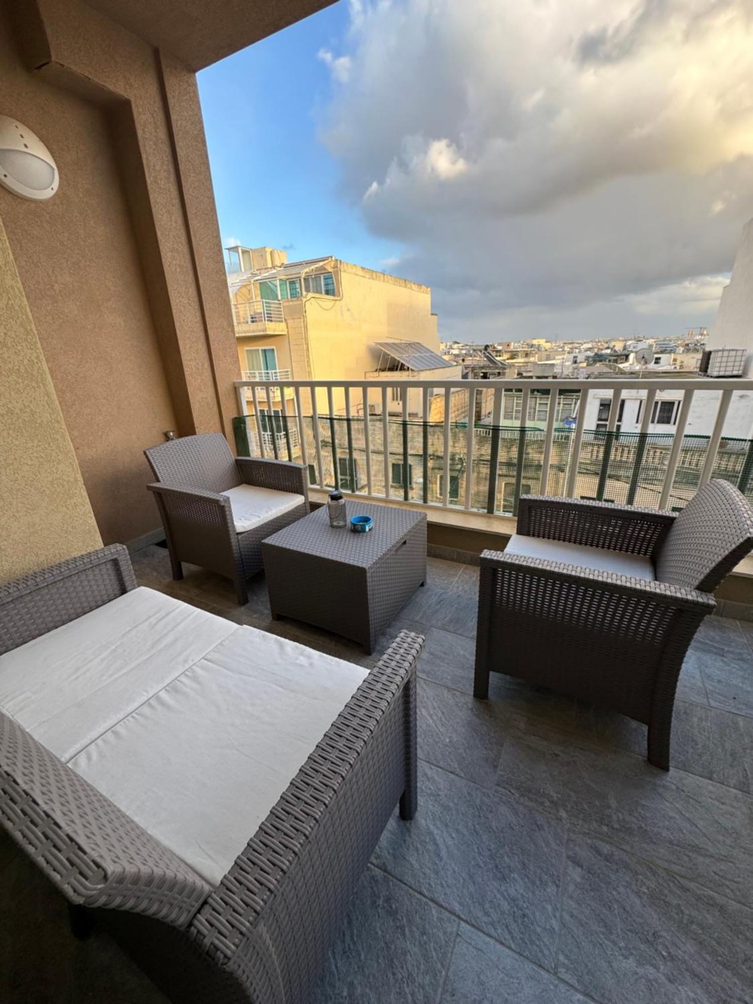 בירקירקארה Designer 3 Bedroom And 3 Bathroom Apartment In Swatar מראה חיצוני תמונה
