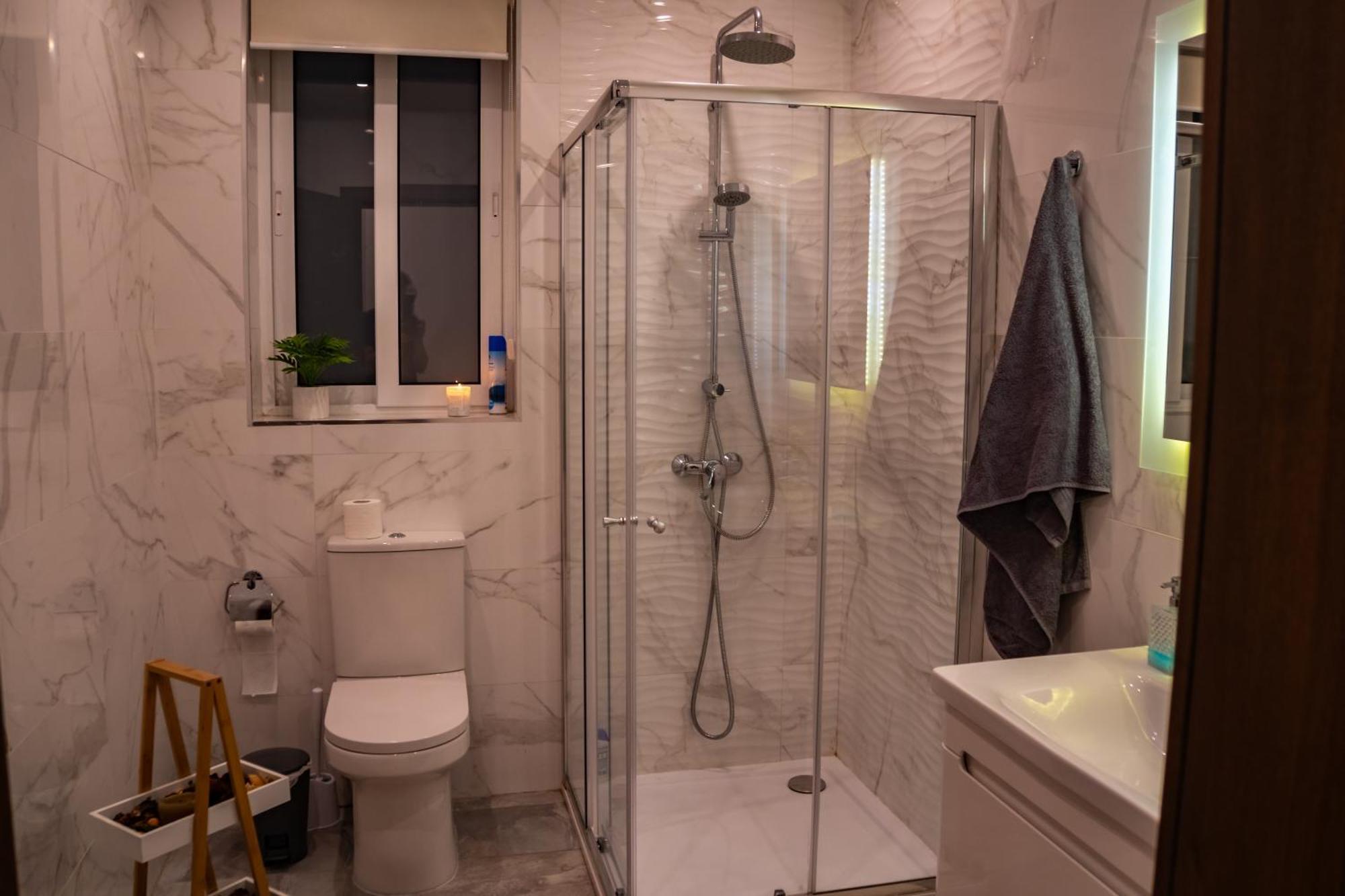 בירקירקארה Designer 3 Bedroom And 3 Bathroom Apartment In Swatar מראה חיצוני תמונה
